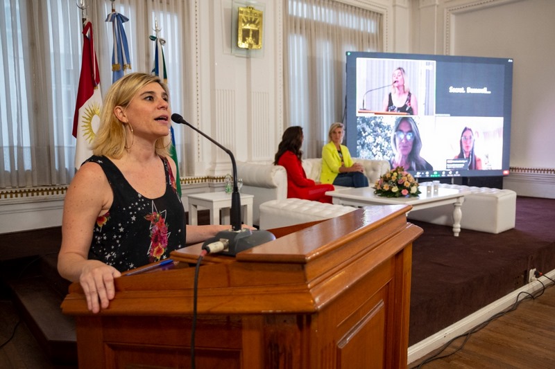 Conversatorio_Experiencias-y-Desafíos_para_la_Autonomía_de_las_Mujeres-3