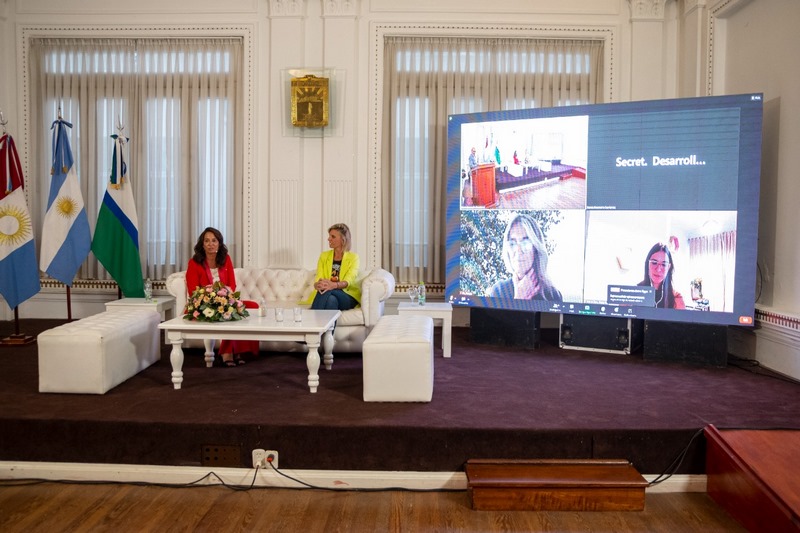 Conversatorio_Experiencias-y-Desafíos_para_la_Autonomía_de_las_Mujeres-7